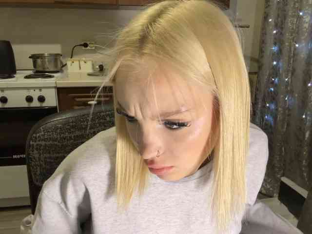 ivyamour, live webcam girl, age 18, from POLAND, streaming now, dansen, deepthroat