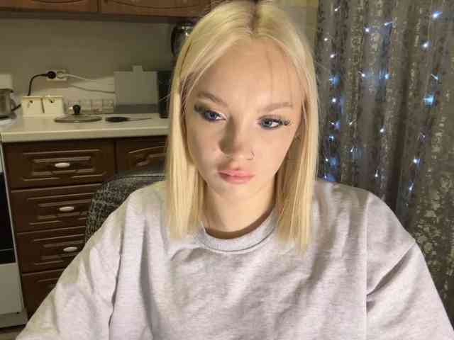 ivyamour, live webcam girl, age 18, from POLAND, streaming now, dansen, deepthroat