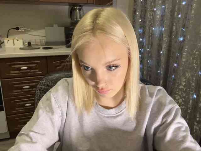 ivyamour, live webcam girl, age 18, from POLAND, streaming now, dansen, deepthroat