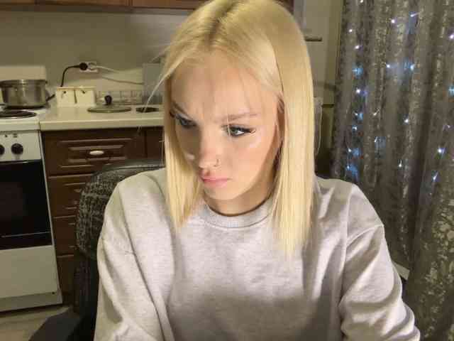 ivyamour, live webcam girl, age 18, from POLAND, streaming now, dansen, deepthroat