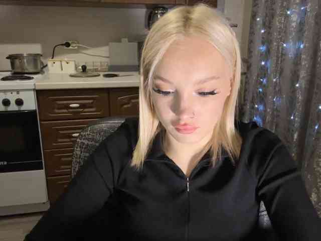 ivyamour, live webcam girl, age 18, from POLAND, streaming now, dansen, deepthroat