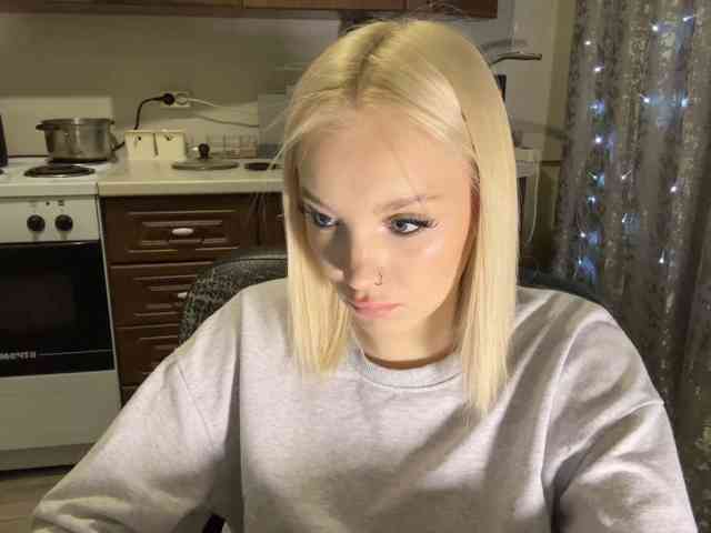 ivyamour, live webcam girl, age 18, from POLAND, streaming now, dansen, deepthroat