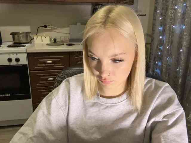 ivyamour, live webcam girl, age 18, from POLAND, streaming now, dansen, deepthroat