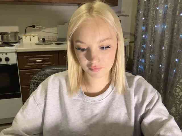 ivyamour, live webcam girl, age 18, from POLAND, streaming now, dansen, deepthroat