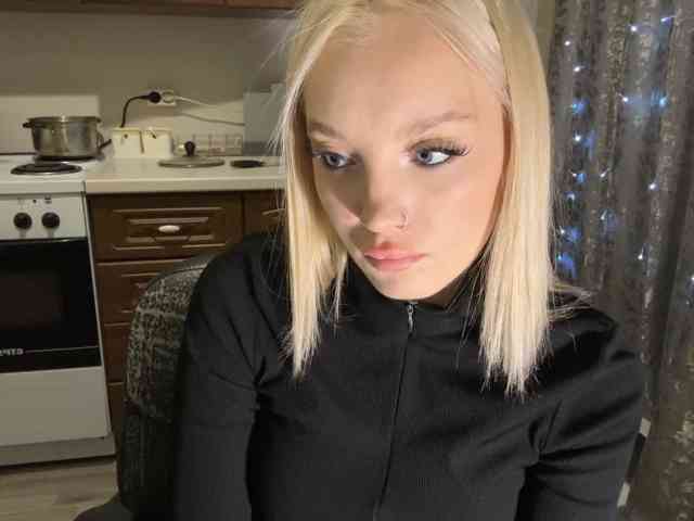 ivyamour, live webcam girl, age 18, from POLAND, streaming now, dansen, deepthroat