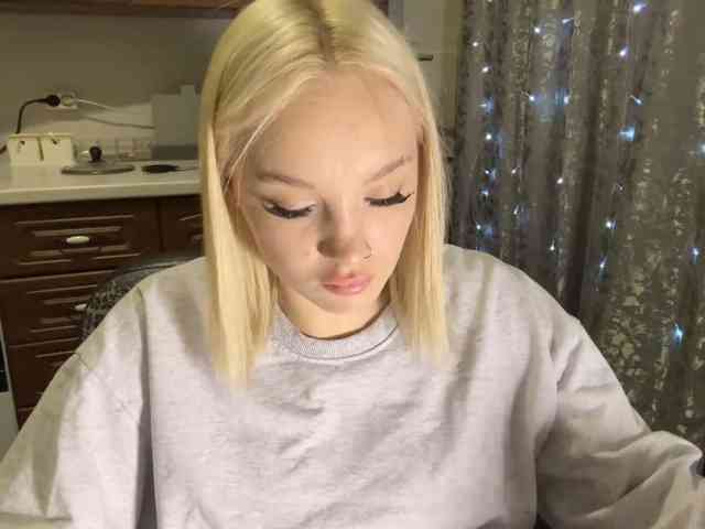 ivyamour, live webcam girl, age 18, from POLAND, streaming now, dansen, deepthroat