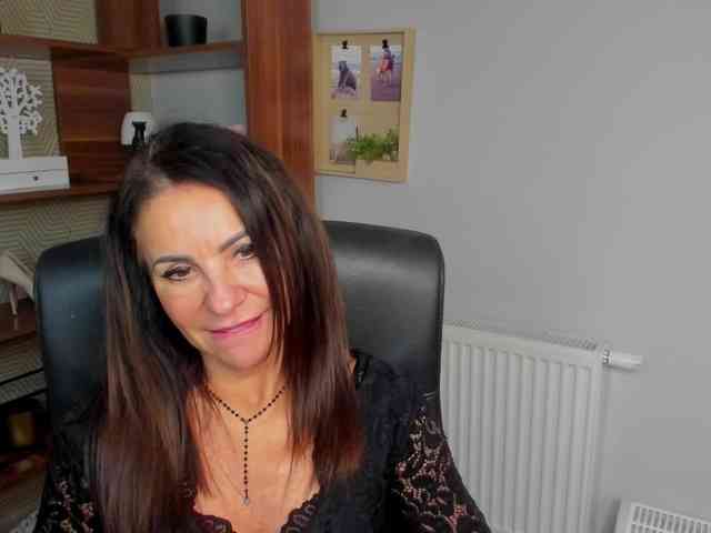 AlizeeSensual, live webcam girl, age 55, streaming now, camshow, chatten