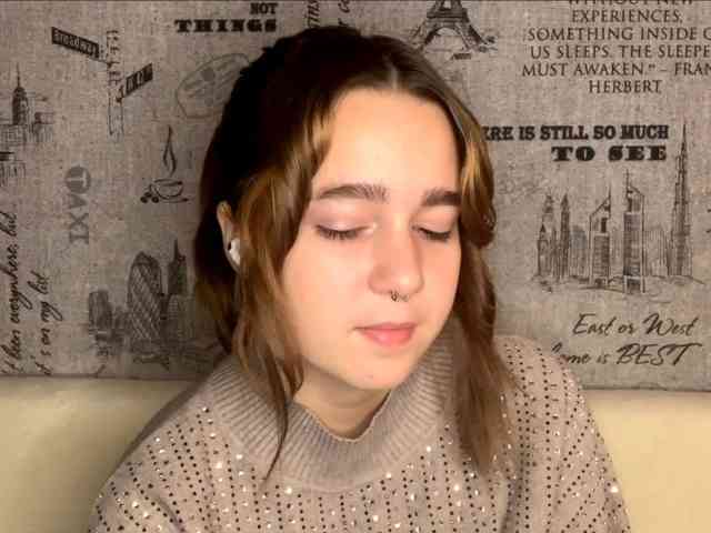 EmilyAnderl, live webcam girl, age 18, from ESTONIA, streaming now, anaal spelen, kontneuken