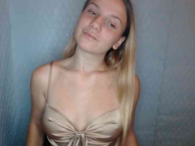 Viktorisagi1, live webcam girl, age 18, from UKRAINE, streaming now, pijpbeurt, camshow
