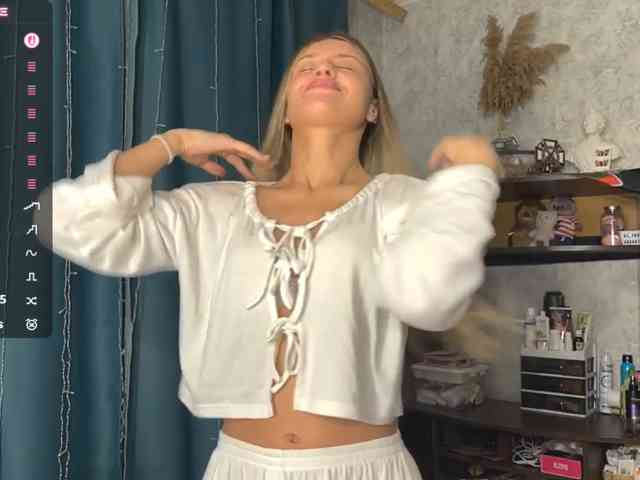 AmeliaMichelini, live webcam girl, age 18, from POLAND, streaming now, anaal spelen, kontneuken