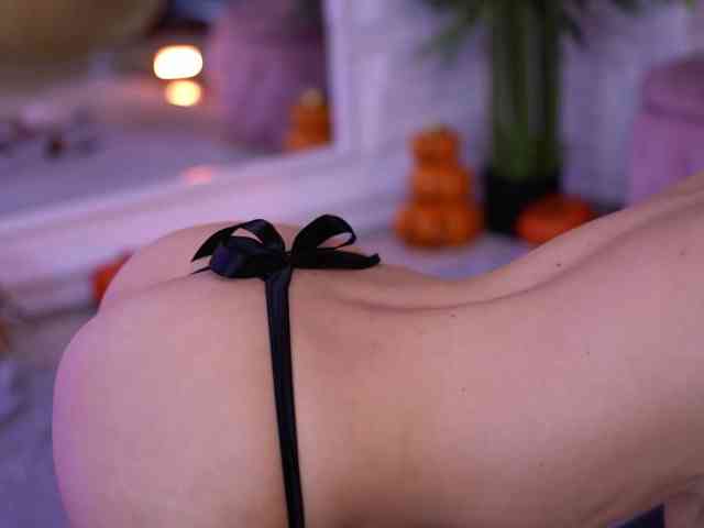 LunnaVellvett, live webcam girl, age 31, from US, streaming now, pijpbeurt, camshow