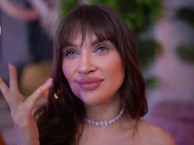 LunnaVellvett, live webcam girl, age 31, from US, streaming now, pijpbeurt, camshow