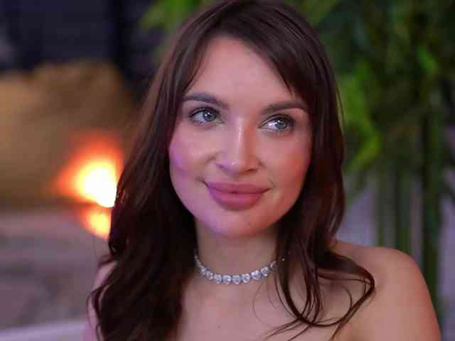 LunnaVellvett, live webcam girl, age 31, from US, streaming now, pijpbeurt, camshow