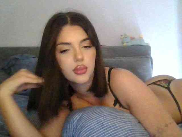 naomimulan, live webcam girl, age 18, from RUSSIA, streaming now, pijpbeurt, camshow