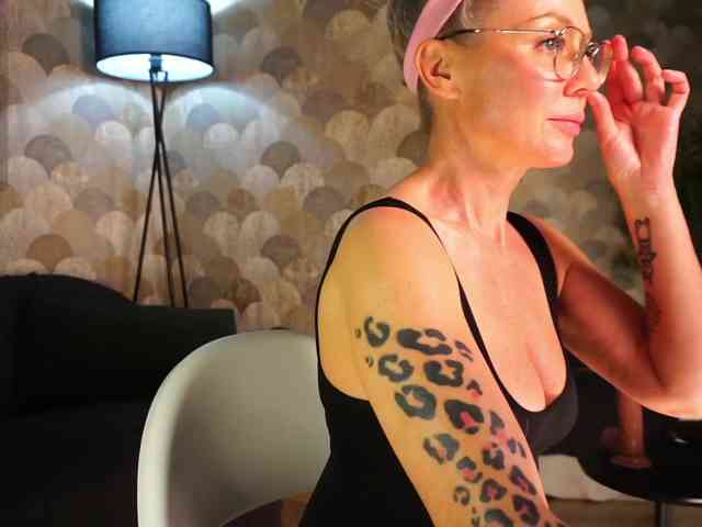 sonyaspace, live webcam girl, age 40, streaming now, anaal spelen, kontvingeren