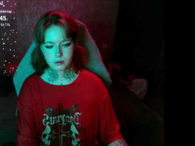 lilacmoon, live webcam girl, age 23, streaming now, camshow, chatten