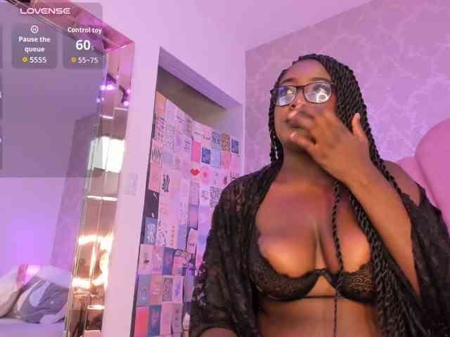 SheylaMunn, live webcam girl, age 19, from COLOMBIA, streaming now, pijpbeurt, camshow