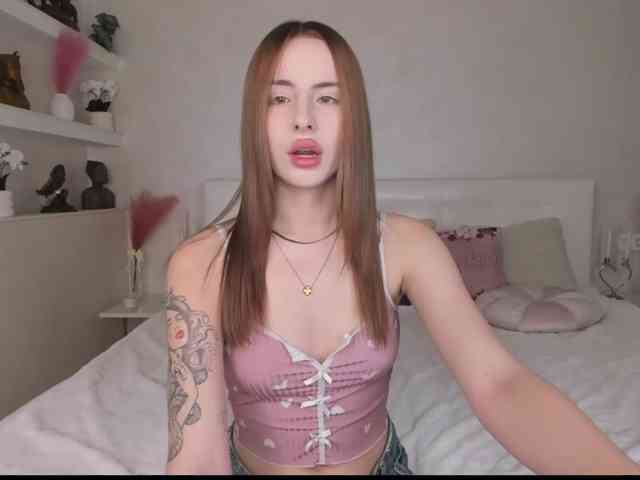 MissImperial, live webcam girl, age 18, from Украина, streaming now, anaal spelen, kontneuken