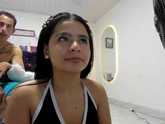 hot-little-addict, live webcam girl, age 21, from COLOMBIA, streaming now, kont op mond, kontlikken