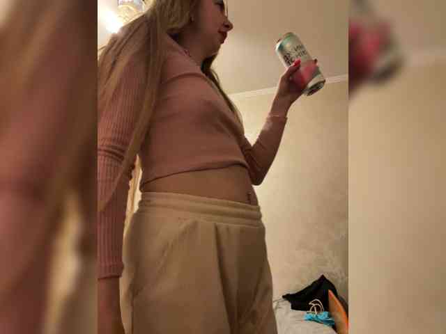 Diadi0608, live webcam girl, age 31, streaming now, kontneuken, kontneuken