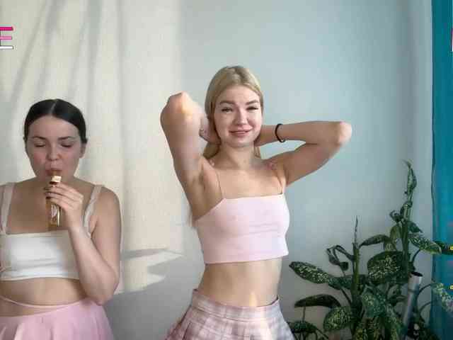 doublebubbleduo, live webcam girl, age 19, from россия, streaming now, chatten, dansen