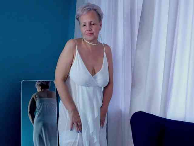 KiteWick, live webcam girl, age 54, from GERMANY, streaming now, chatten, dansen