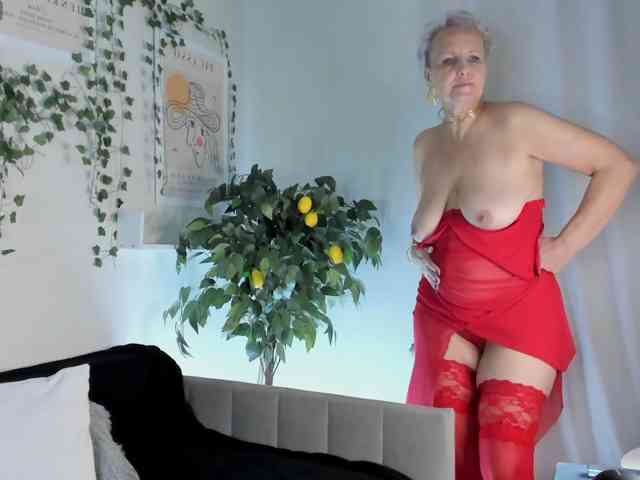 KiteWick, live webcam girl, age 54, from GERMANY, streaming now, chatten, dansen