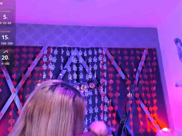 AmiraFontana, live webcam girl, age 24, from COLOMBIA, streaming now, aziatische massage, ballikken